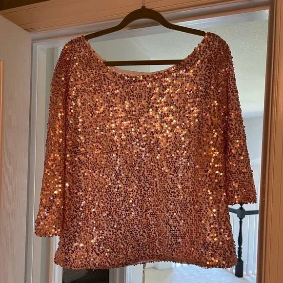 L off the shoulder top - Picture 2 of 4